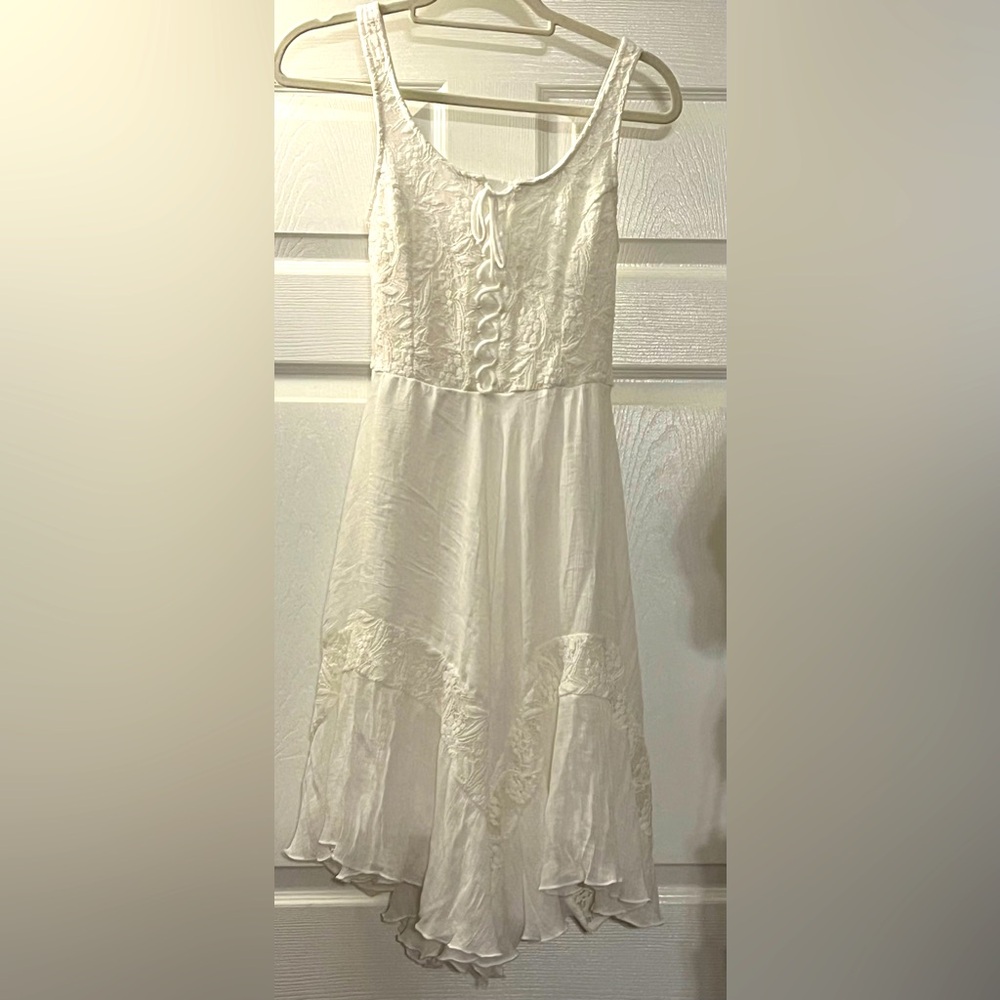 Chic Strapless White Dress